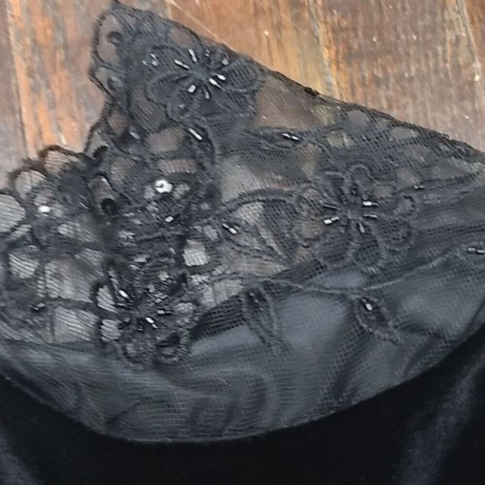 Vintage 80s Wednesday Vampy Black Velour Lace Dress - Picture 13 of 13
